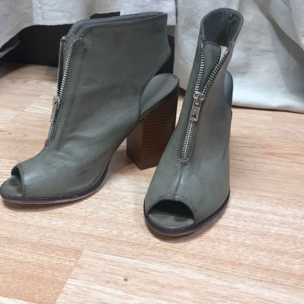 Olivegreen open toe mini boot